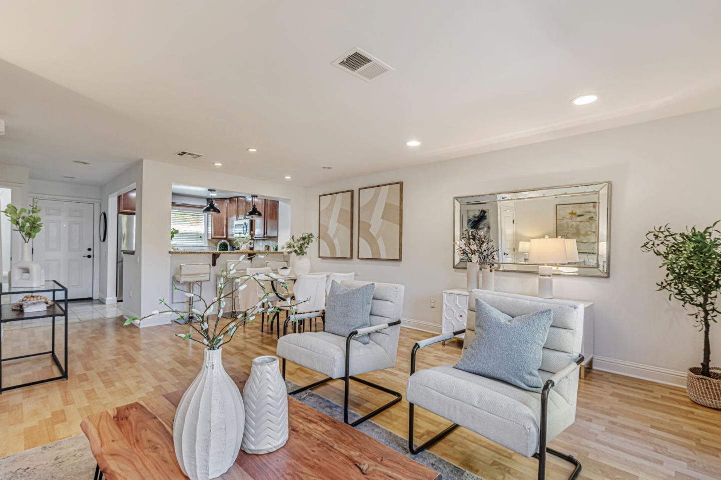 Detail Gallery Image 5 of 31 For 865 Carlisle Way #103,  Sunnyvale,  CA 94087 - 2 Beds | 2/1 Baths