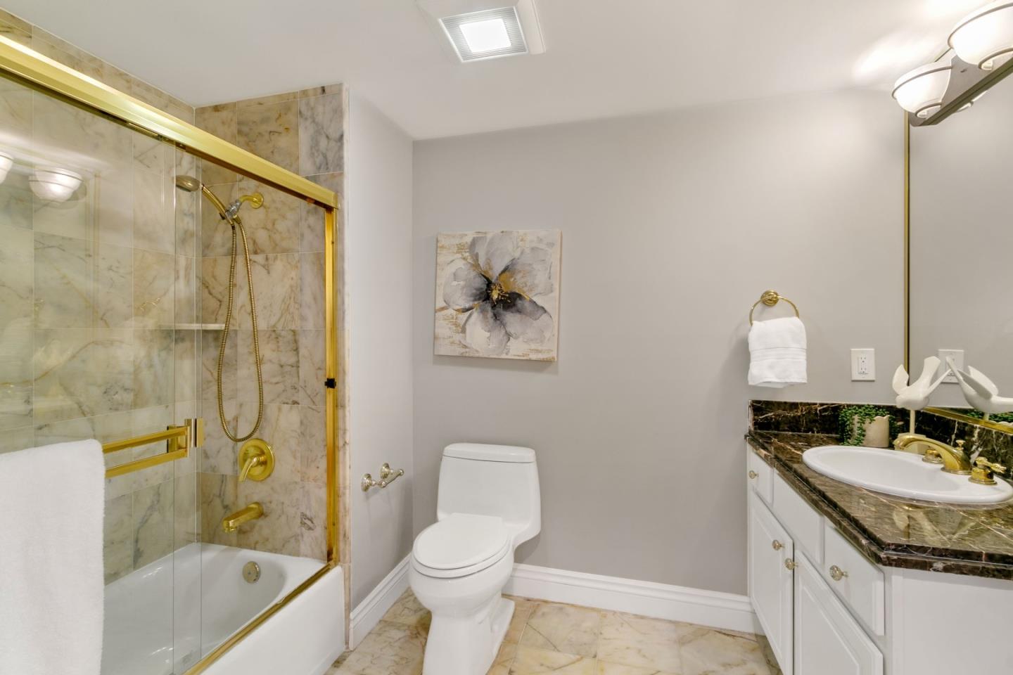 Detail Gallery Image 19 of 30 For 1499 Oak Grove Ave #202,  Burlingame,  CA 94010 - 2 Beds | 2 Baths