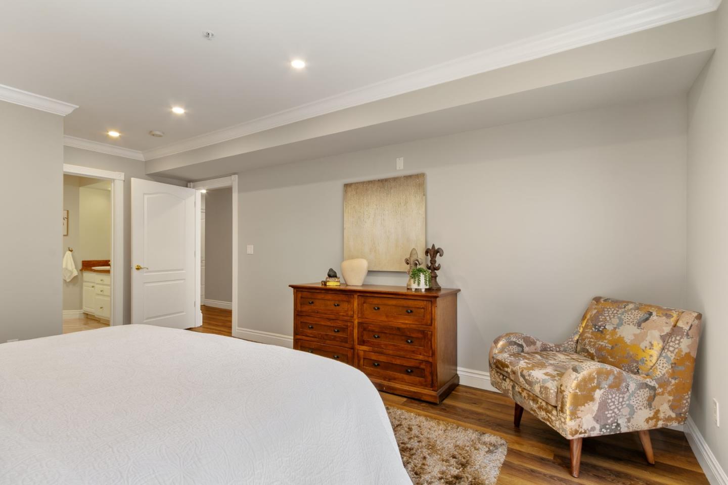 Detail Gallery Image 21 of 30 For 1499 Oak Grove Ave #202,  Burlingame,  CA 94010 - 2 Beds | 2 Baths