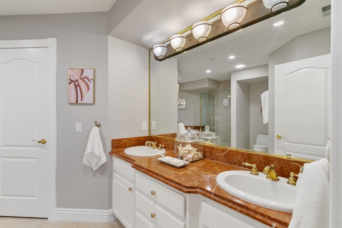 Detail Gallery Image 24 of 30 For 1499 Oak Grove Ave #202,  Burlingame,  CA 94010 - 2 Beds | 2 Baths