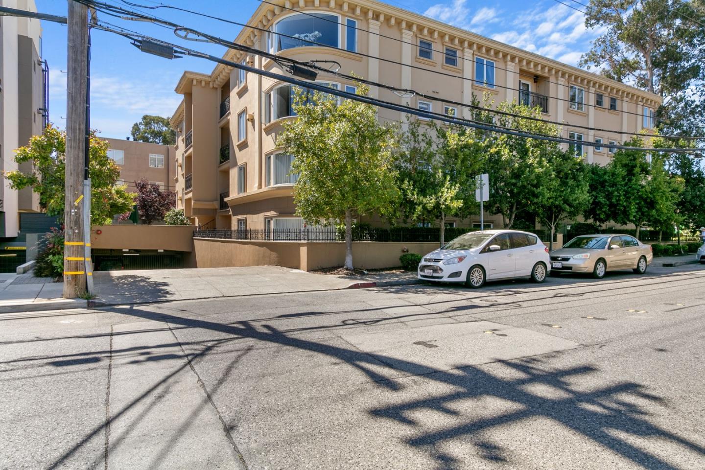 Detail Gallery Image 28 of 30 For 1499 Oak Grove Ave #202,  Burlingame,  CA 94010 - 2 Beds | 2 Baths