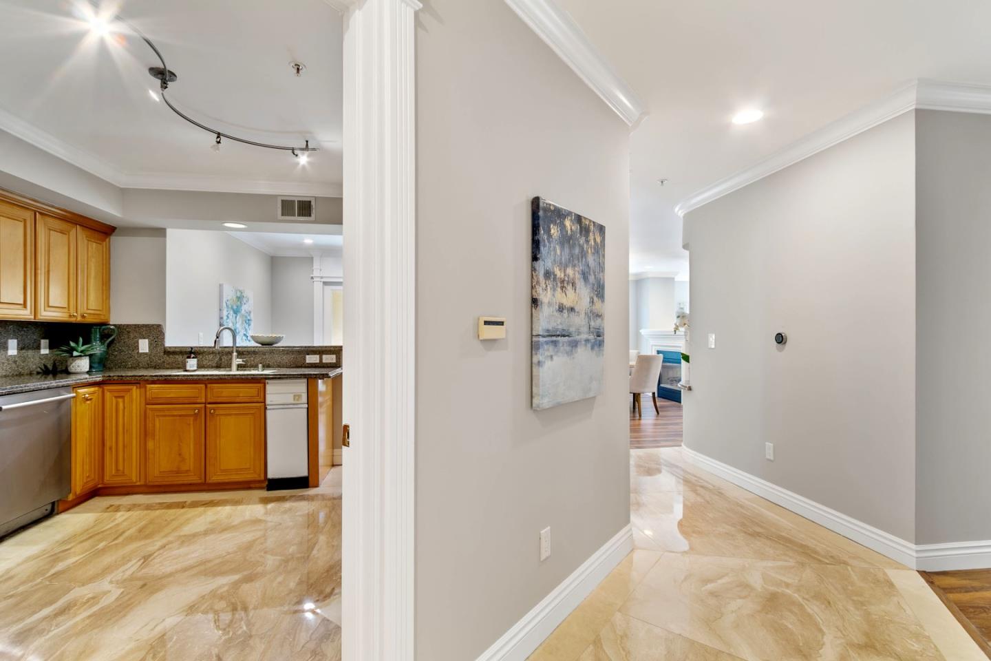 Detail Gallery Image 4 of 30 For 1499 Oak Grove Ave #202,  Burlingame,  CA 94010 - 2 Beds | 2 Baths