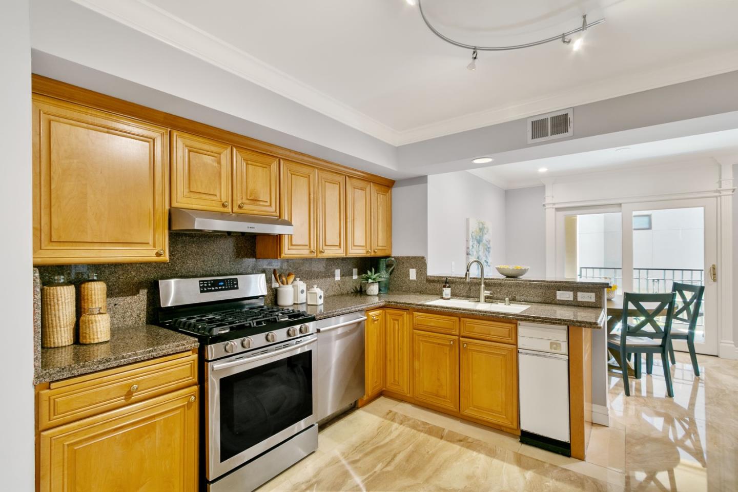 Detail Gallery Image 7 of 30 For 1499 Oak Grove Ave #202,  Burlingame,  CA 94010 - 2 Beds | 2 Baths