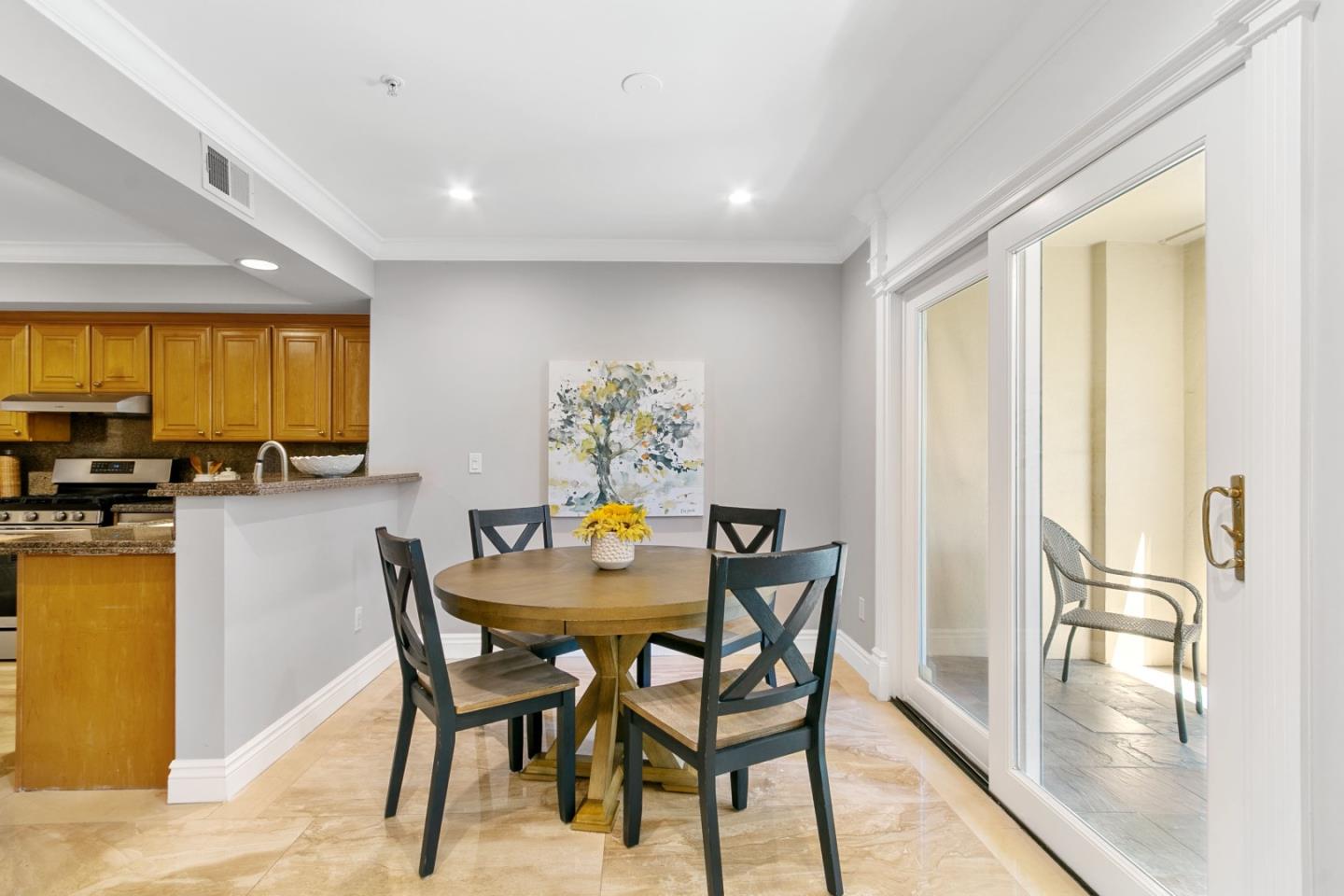 Detail Gallery Image 8 of 30 For 1499 Oak Grove Ave #202,  Burlingame,  CA 94010 - 2 Beds | 2 Baths
