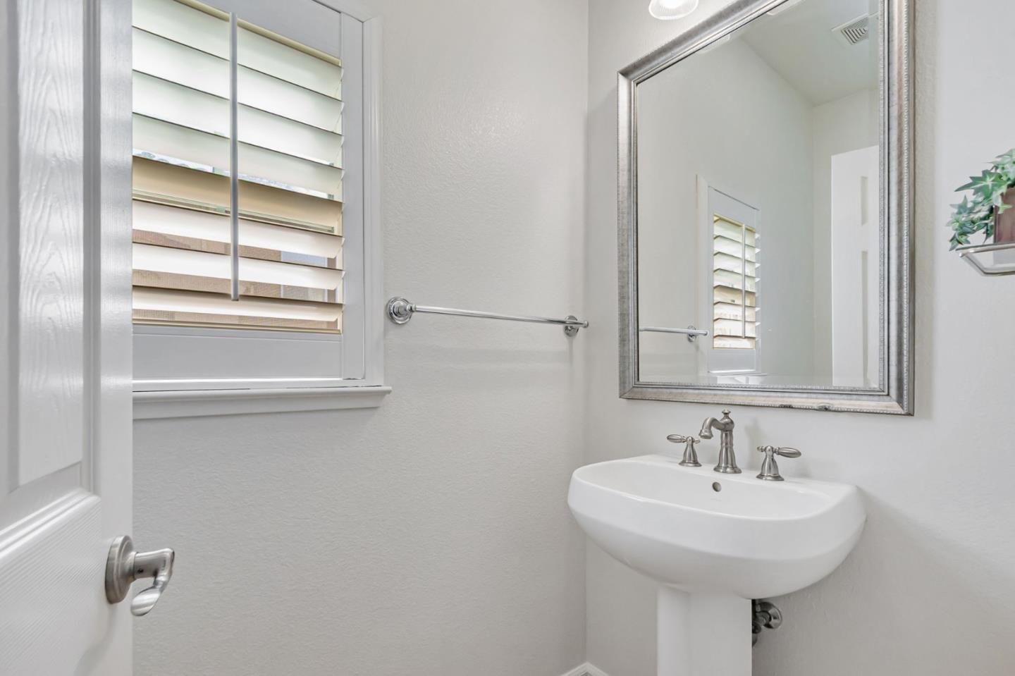 Detail Gallery Image 22 of 36 For 1142 Mente Linda Loop, Milpitas,  CA 95035 - 3 Beds | 2/1 Baths