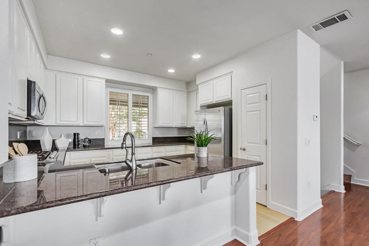 Detail Gallery Image 8 of 36 For 1142 Mente Linda Loop, Milpitas,  CA 95035 - 3 Beds | 2/1 Baths
