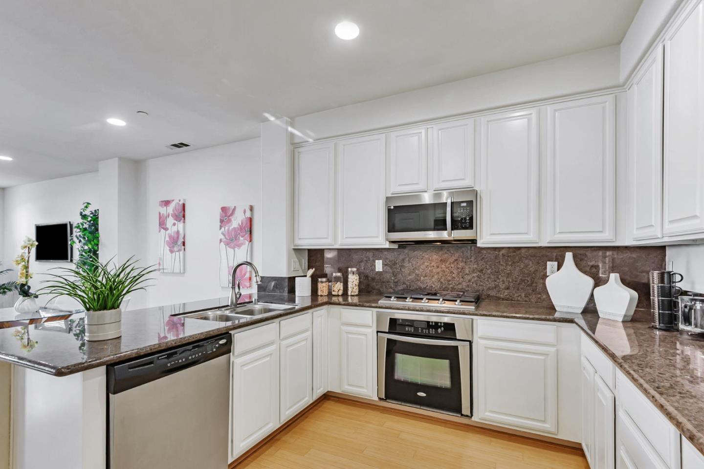 Detail Gallery Image 9 of 36 For 1142 Mente Linda Loop, Milpitas,  CA 95035 - 3 Beds | 2/1 Baths