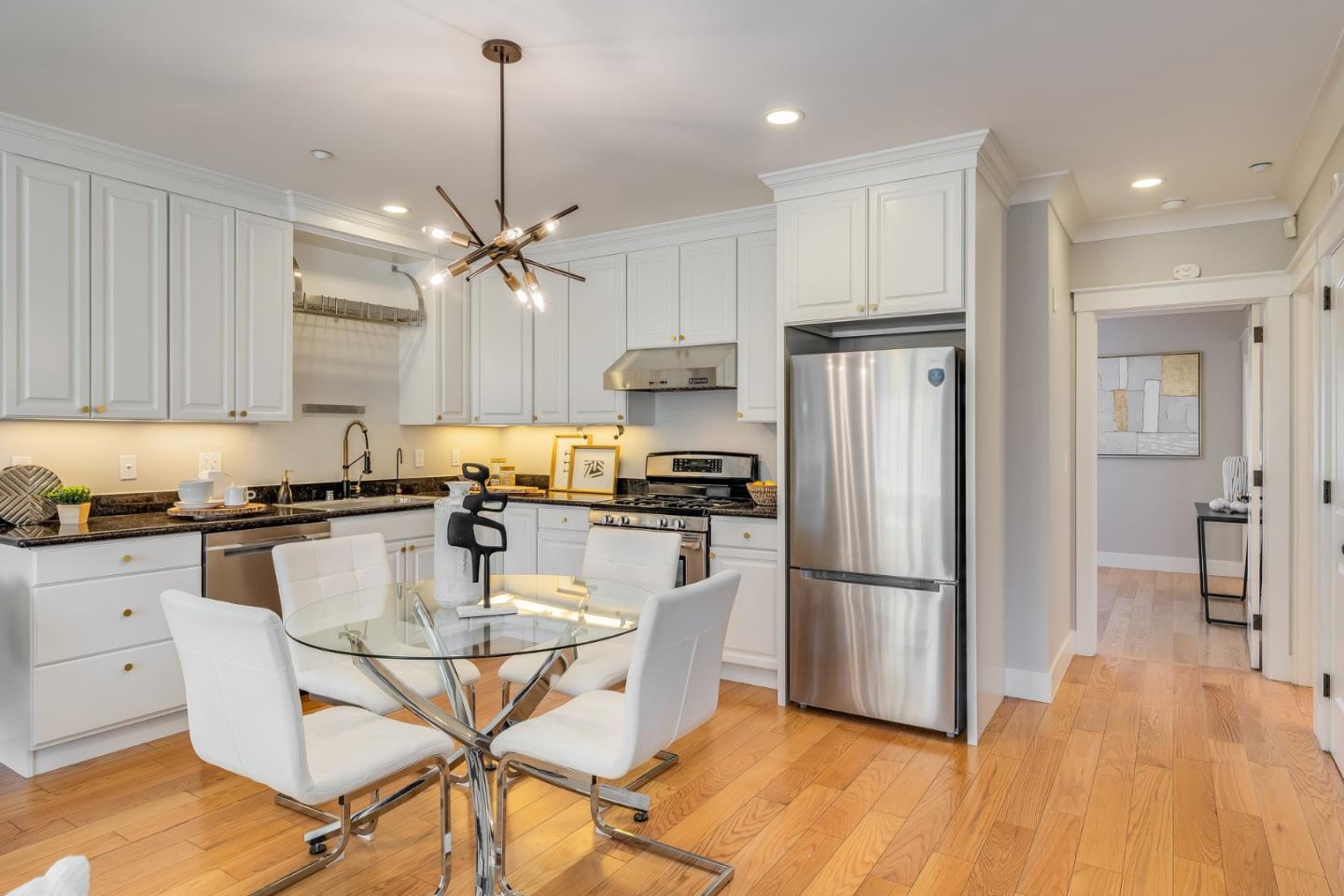 Detail Gallery Image 11 of 32 For 1705 Palm Ave #19,  San Mateo,  CA 94402 - 2 Beds | 2/1 Baths