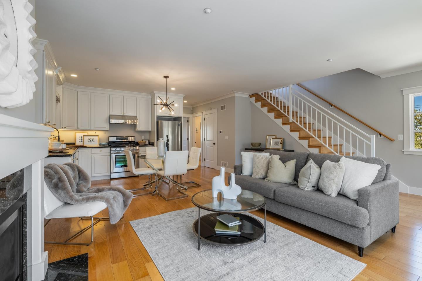 Detail Gallery Image 5 of 32 For 1705 Palm Ave #19,  San Mateo,  CA 94402 - 2 Beds | 2/1 Baths