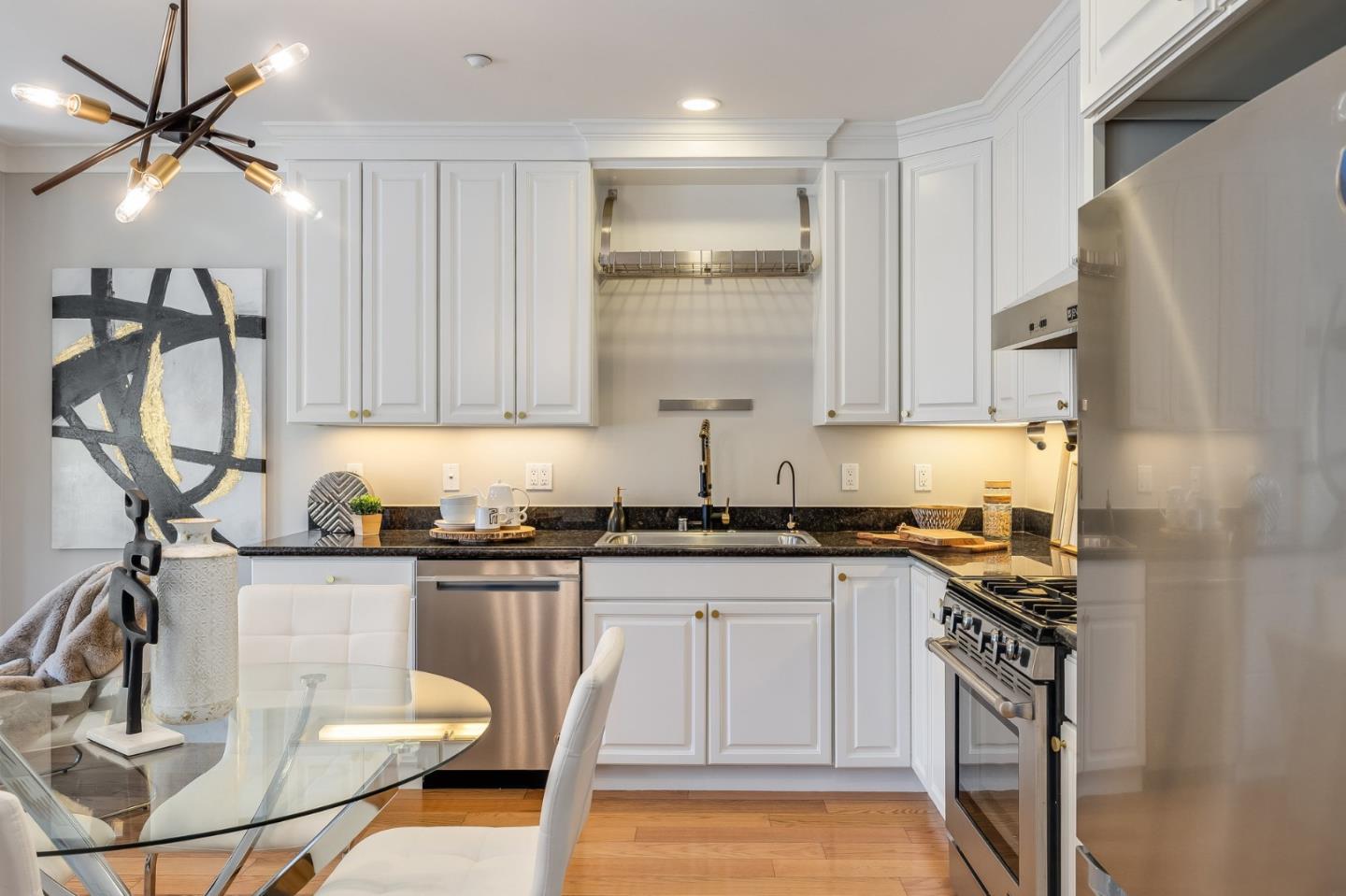 Detail Gallery Image 9 of 32 For 1705 Palm Ave #19,  San Mateo,  CA 94402 - 2 Beds | 2/1 Baths