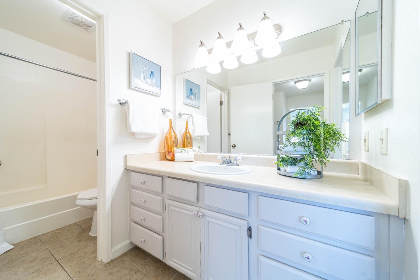 Detail Gallery Image 14 of 29 For 281 Hackamore Cmn, Fremont,  CA 94539 - 3 Beds | 2 Baths