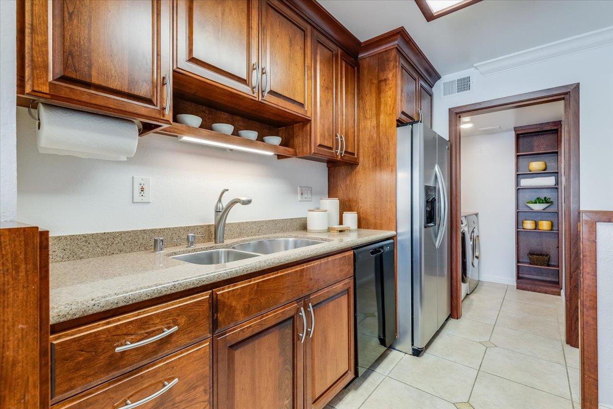 Detail Gallery Image 10 of 22 For 3392 Brittan Ave #4,  San Carlos,  CA 94070 - 3 Beds | 2 Baths