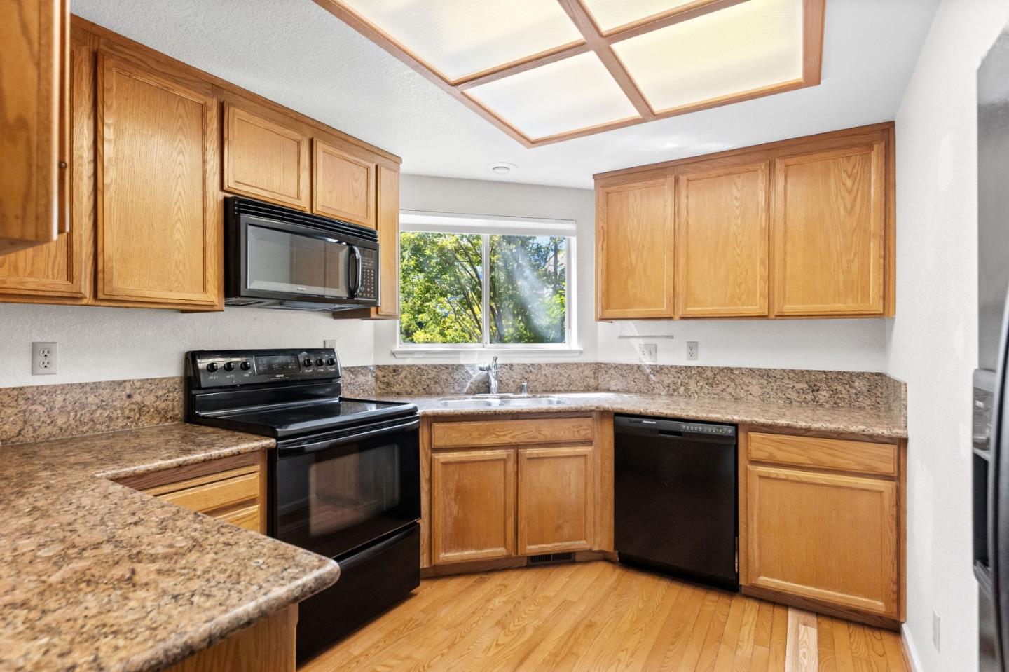 Detail Gallery Image 17 of 47 For 210 Commons Ln, Foster City,  CA 94404 - 2 Beds | 2 Baths