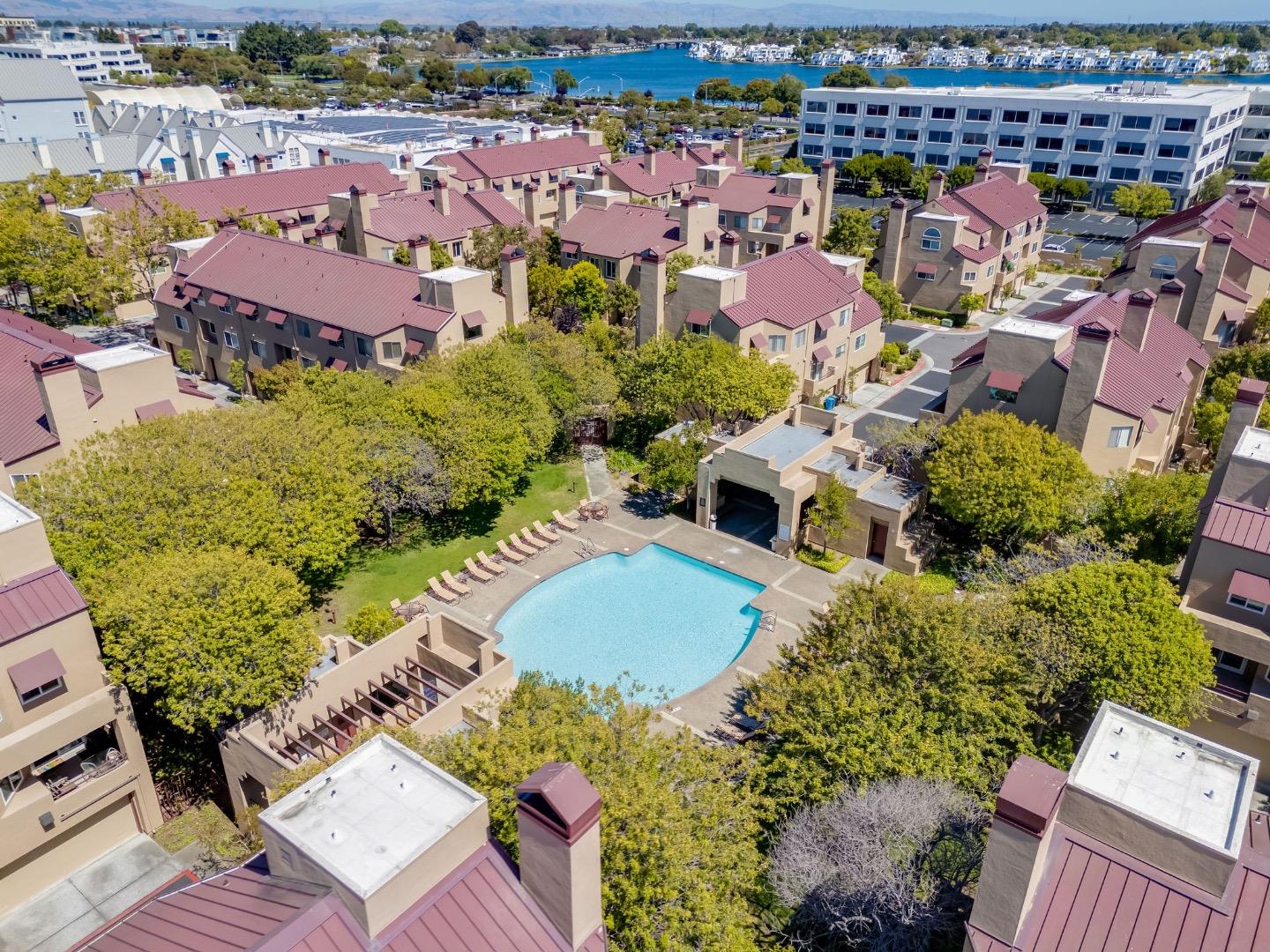 Detail Gallery Image 3 of 47 For 210 Commons Ln, Foster City,  CA 94404 - 2 Beds | 2 Baths