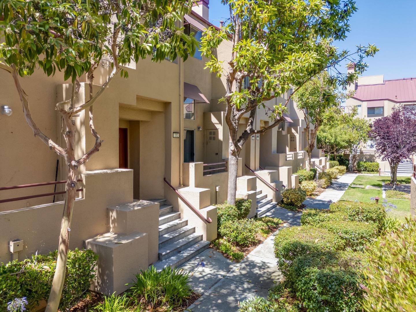 Detail Gallery Image 6 of 47 For 210 Commons Ln, Foster City,  CA 94404 - 2 Beds | 2 Baths