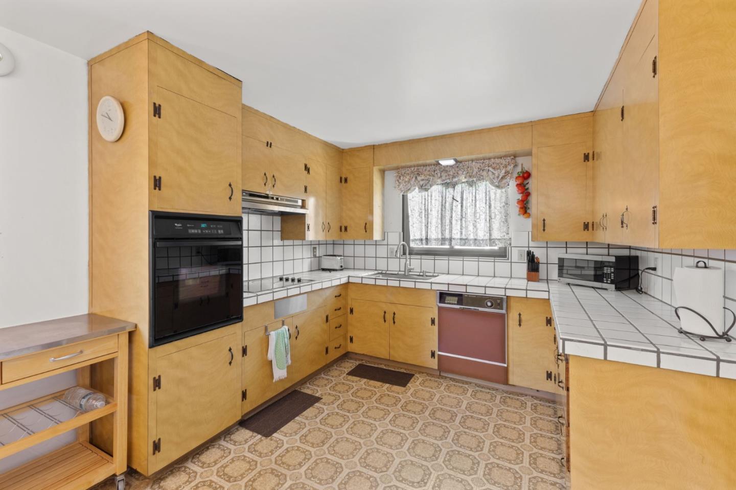 Detail Gallery Image 10 of 52 For 31 Spruce St, Millbrae,  CA 94030 - 5 Beds | 2/1 Baths