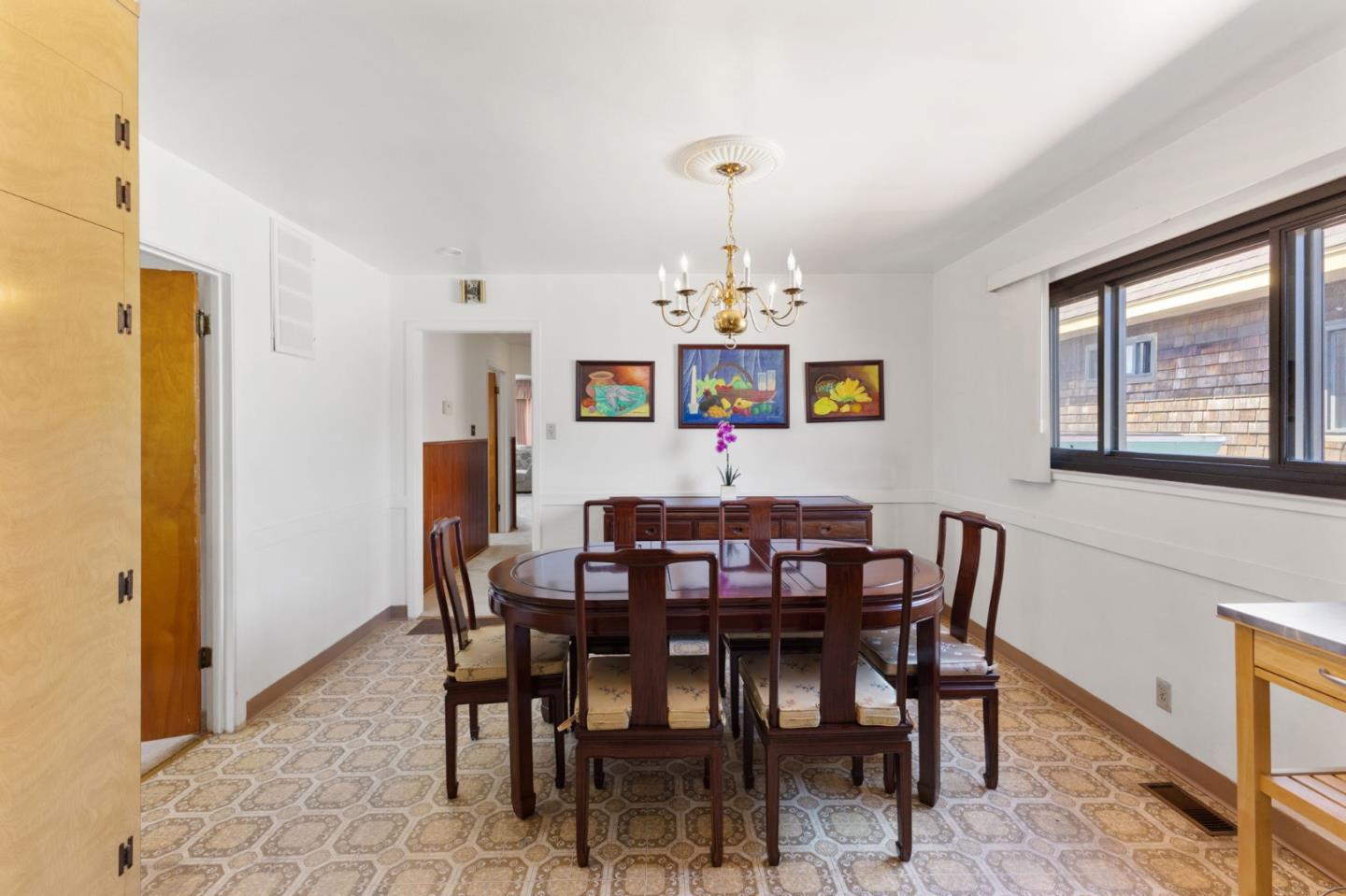 Detail Gallery Image 13 of 52 For 31 Spruce St, Millbrae,  CA 94030 - 5 Beds | 2/1 Baths