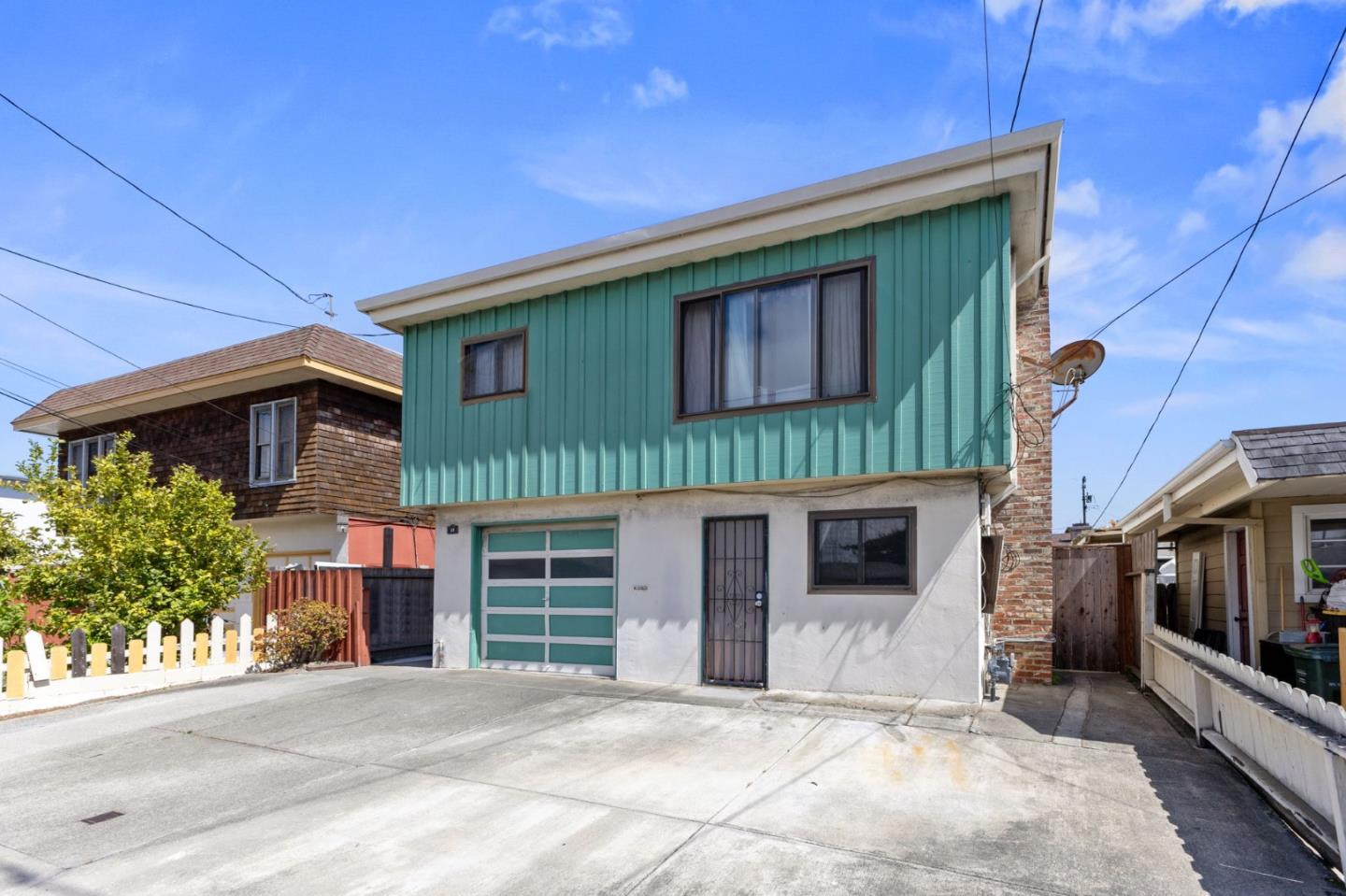 Detail Gallery Image 2 of 52 For 31 Spruce St, Millbrae,  CA 94030 - 5 Beds | 2/1 Baths