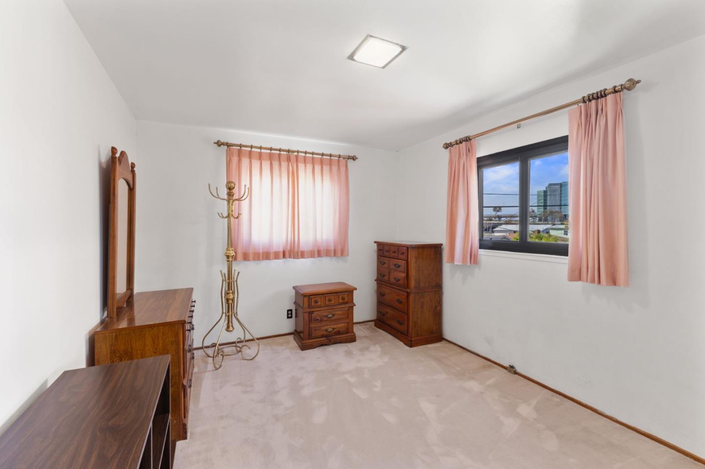 Detail Gallery Image 21 of 52 For 31 Spruce St, Millbrae,  CA 94030 - 5 Beds | 2/1 Baths