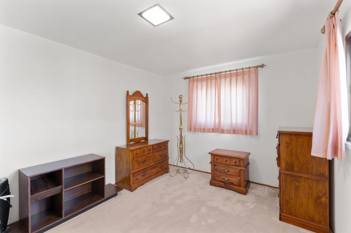 Detail Gallery Image 22 of 52 For 31 Spruce St, Millbrae,  CA 94030 - 5 Beds | 2/1 Baths