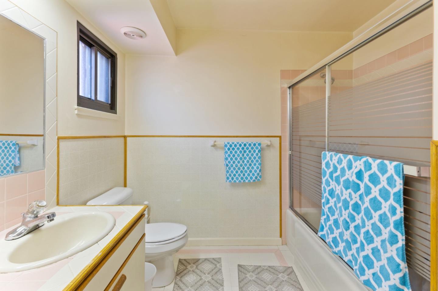 Detail Gallery Image 24 of 52 For 31 Spruce St, Millbrae,  CA 94030 - 5 Beds | 2/1 Baths