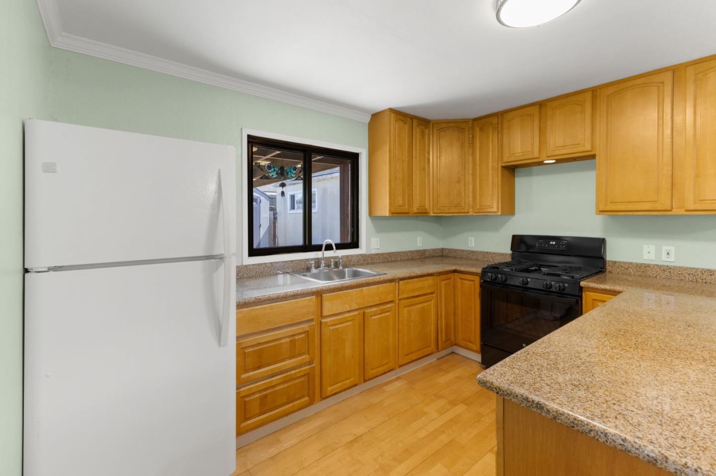 Detail Gallery Image 27 of 52 For 31 Spruce St, Millbrae,  CA 94030 - 5 Beds | 2/1 Baths