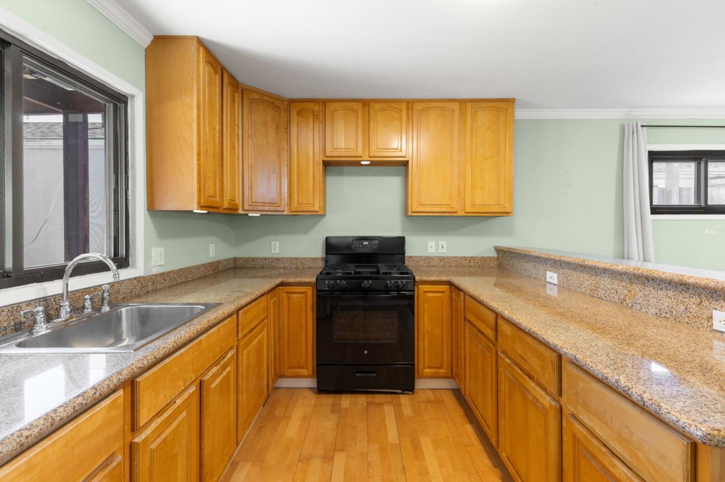 Detail Gallery Image 28 of 52 For 31 Spruce St, Millbrae,  CA 94030 - 5 Beds | 2/1 Baths