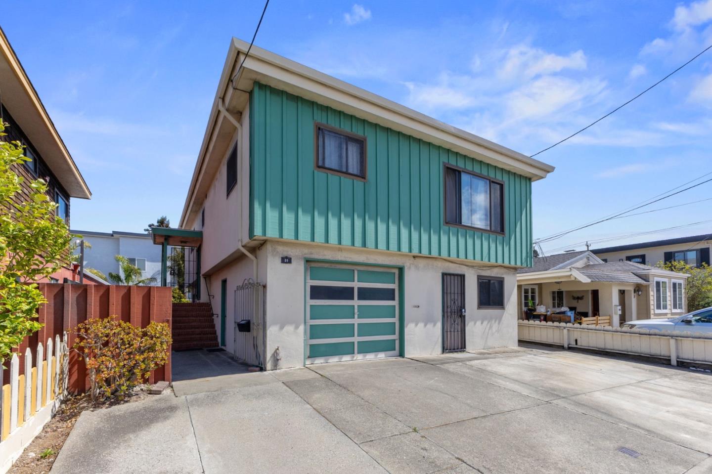 Detail Gallery Image 3 of 52 For 31 Spruce St, Millbrae,  CA 94030 - 5 Beds | 2/1 Baths
