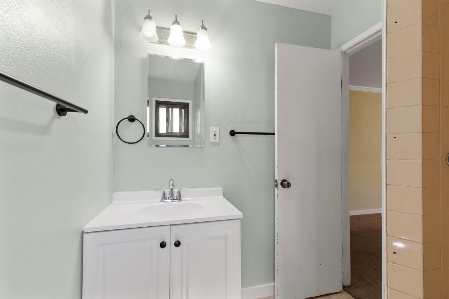 Detail Gallery Image 33 of 52 For 31 Spruce St, Millbrae,  CA 94030 - 5 Beds | 2/1 Baths