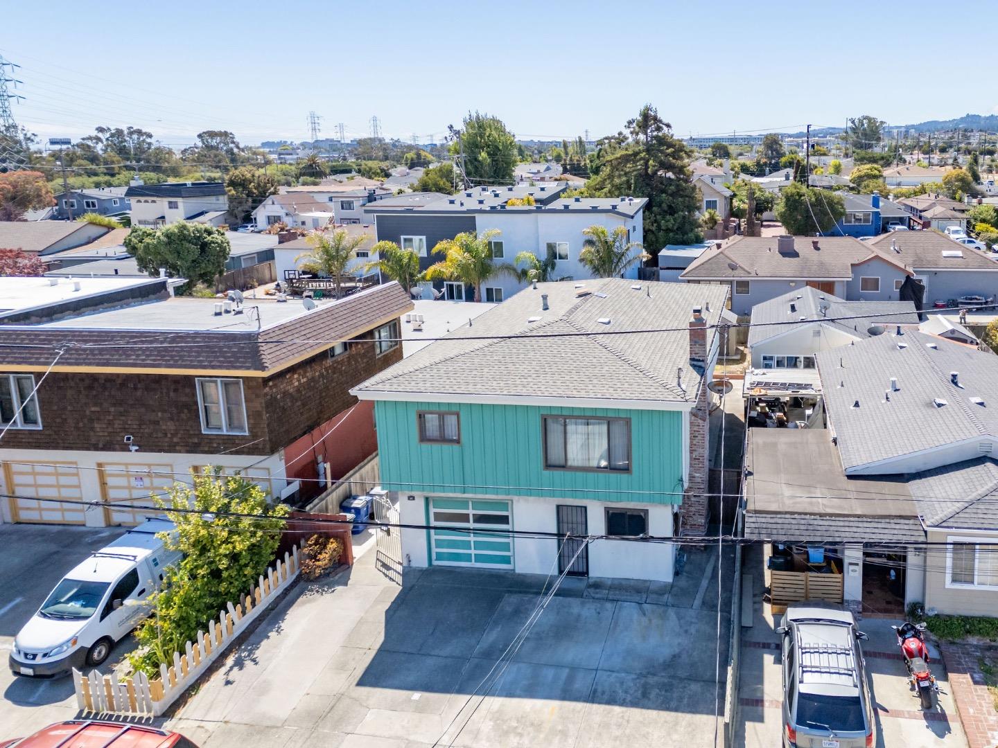 Detail Gallery Image 5 of 52 For 31 Spruce St, Millbrae,  CA 94030 - 5 Beds | 2/1 Baths