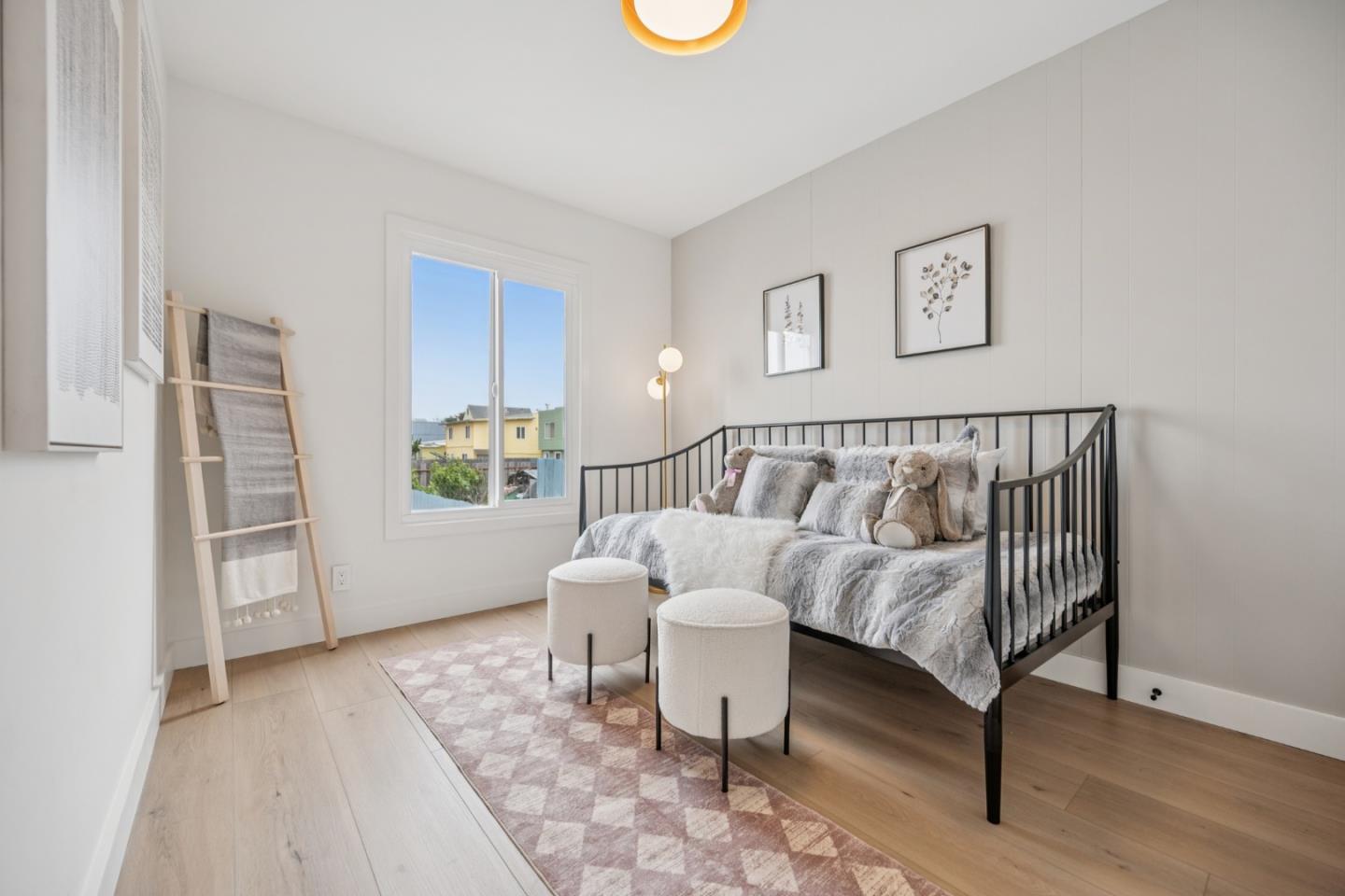 Detail Gallery Image 11 of 24 For 3530 Santiago St, San Francisco,  CA 94116 - 2 Beds | 2 Baths