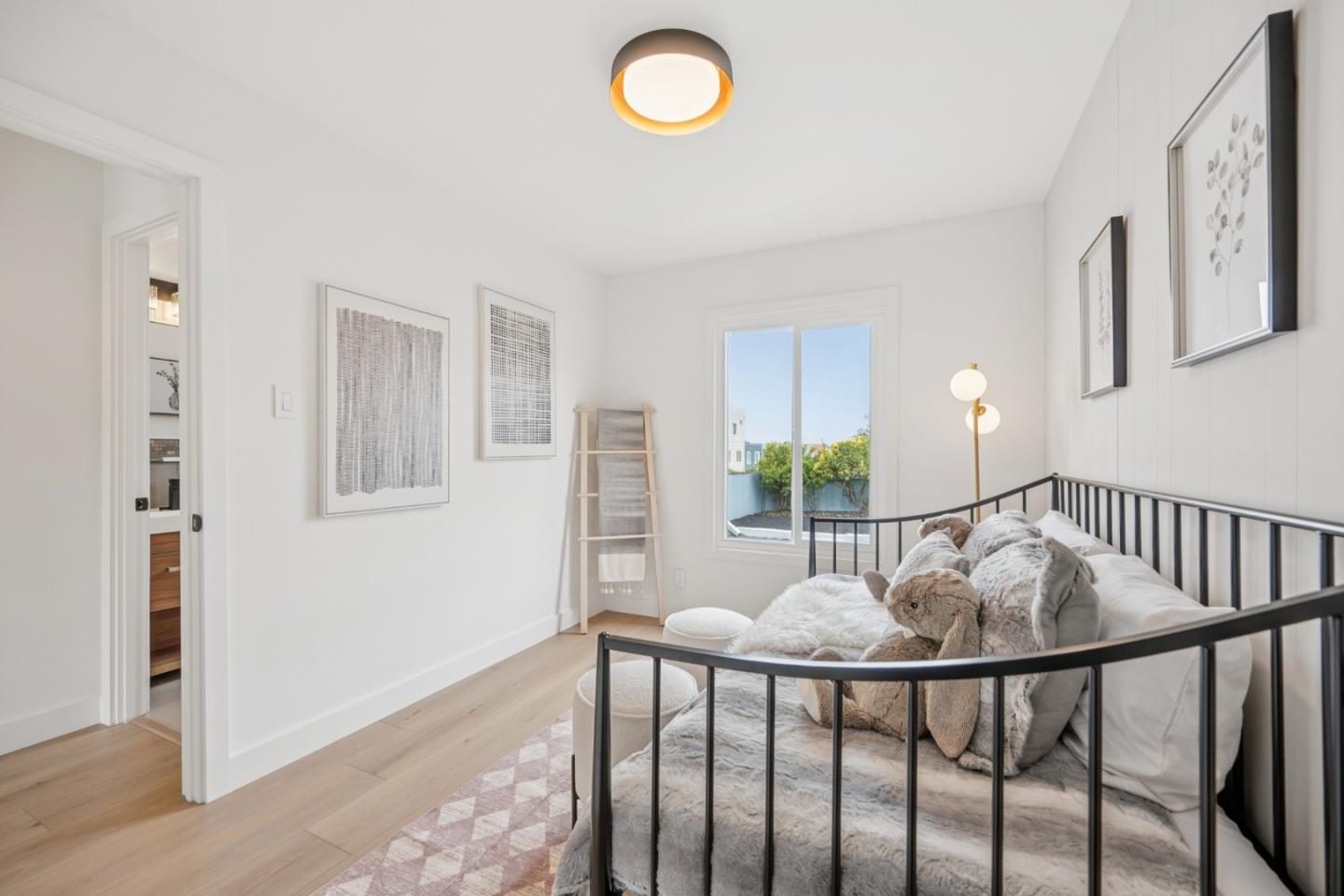 Detail Gallery Image 12 of 24 For 3530 Santiago St, San Francisco,  CA 94116 - 2 Beds | 2 Baths
