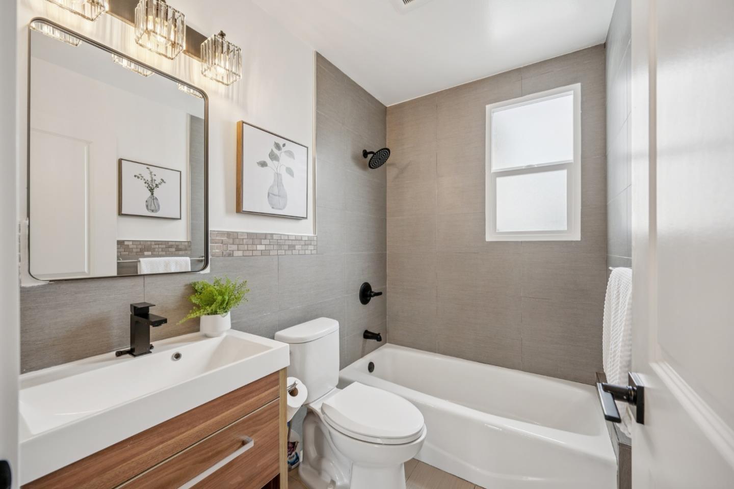 Detail Gallery Image 13 of 24 For 3530 Santiago St, San Francisco,  CA 94116 - 2 Beds | 2 Baths
