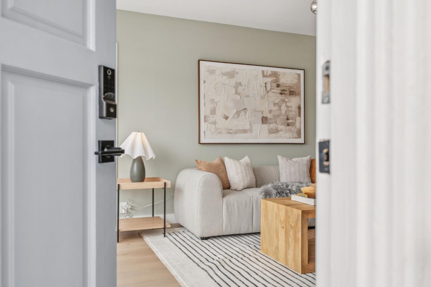 Detail Gallery Image 3 of 24 For 3530 Santiago St, San Francisco,  CA 94116 - 2 Beds | 2 Baths