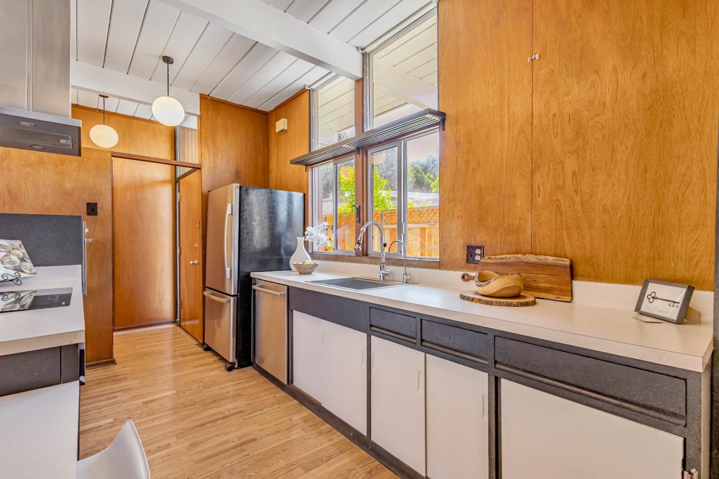 Detail Gallery Image 14 of 34 For 1664 Eleanor Dr, San Mateo,  CA 94402 - 4 Beds | 2 Baths
