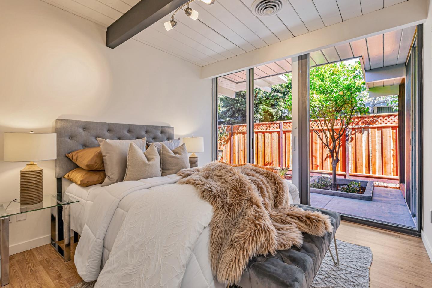 Detail Gallery Image 24 of 34 For 1664 Eleanor Dr, San Mateo,  CA 94402 - 4 Beds | 2 Baths