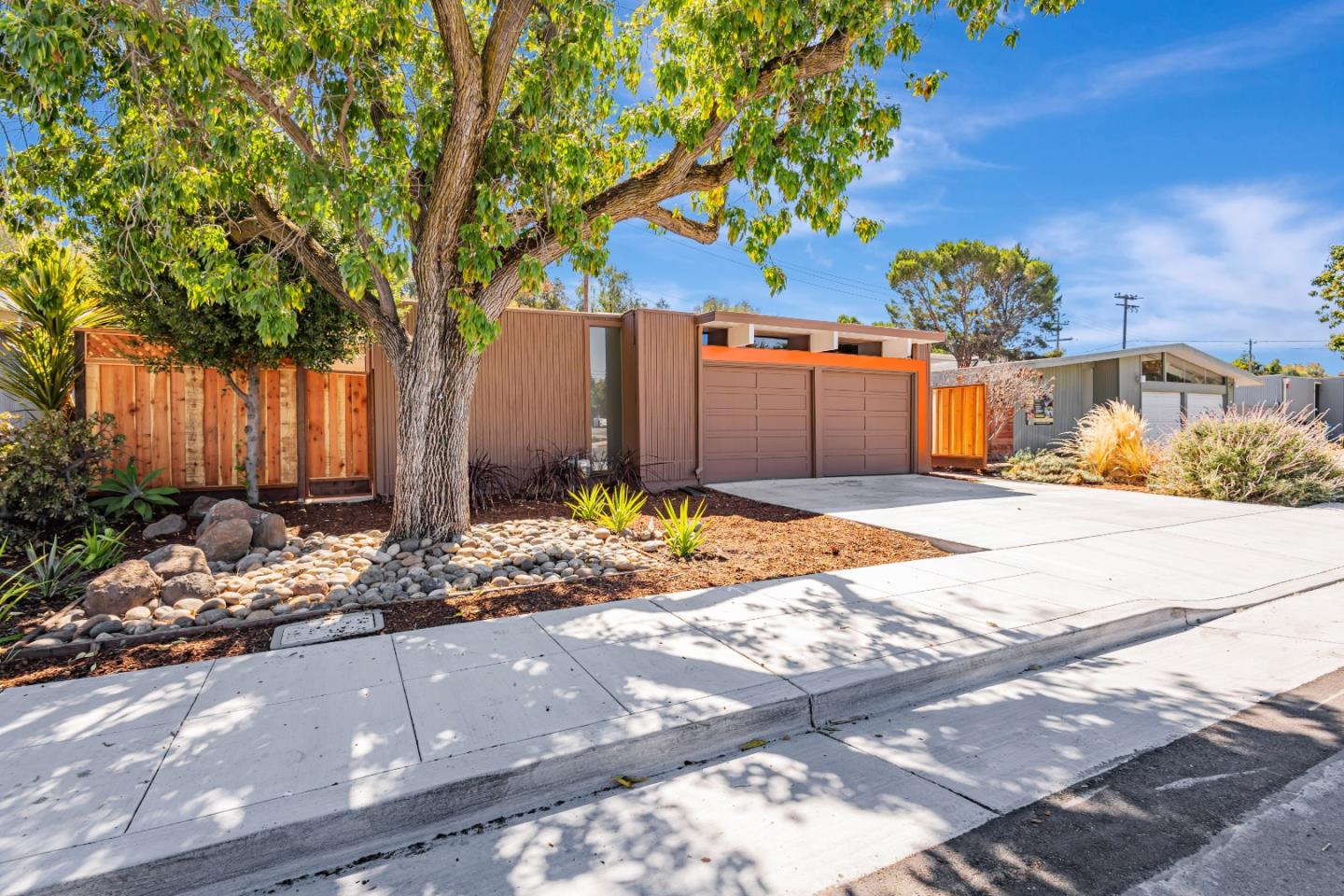 Detail Gallery Image 3 of 34 For 1664 Eleanor Dr, San Mateo,  CA 94402 - 4 Beds | 2 Baths