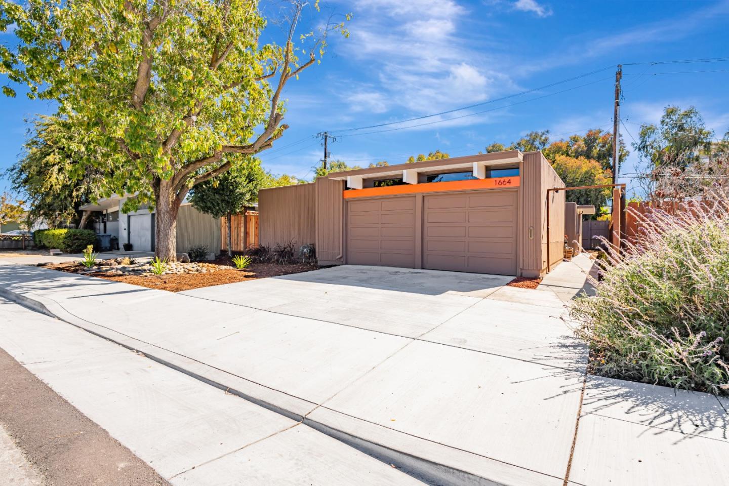 Detail Gallery Image 4 of 34 For 1664 Eleanor Dr, San Mateo,  CA 94402 - 4 Beds | 2 Baths