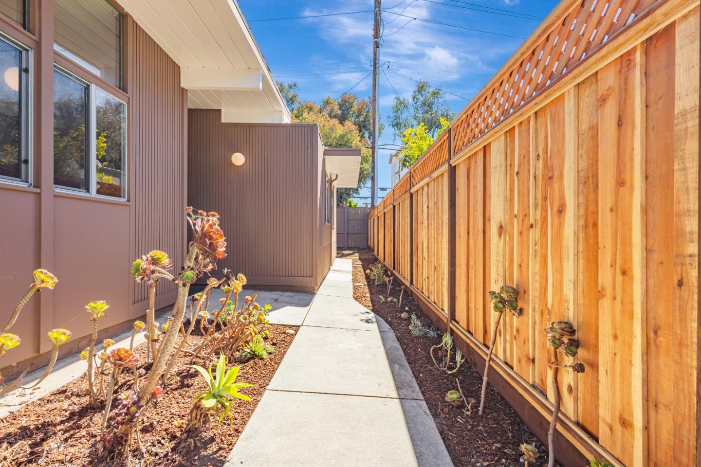 Detail Gallery Image 5 of 34 For 1664 Eleanor Dr, San Mateo,  CA 94402 - 4 Beds | 2 Baths