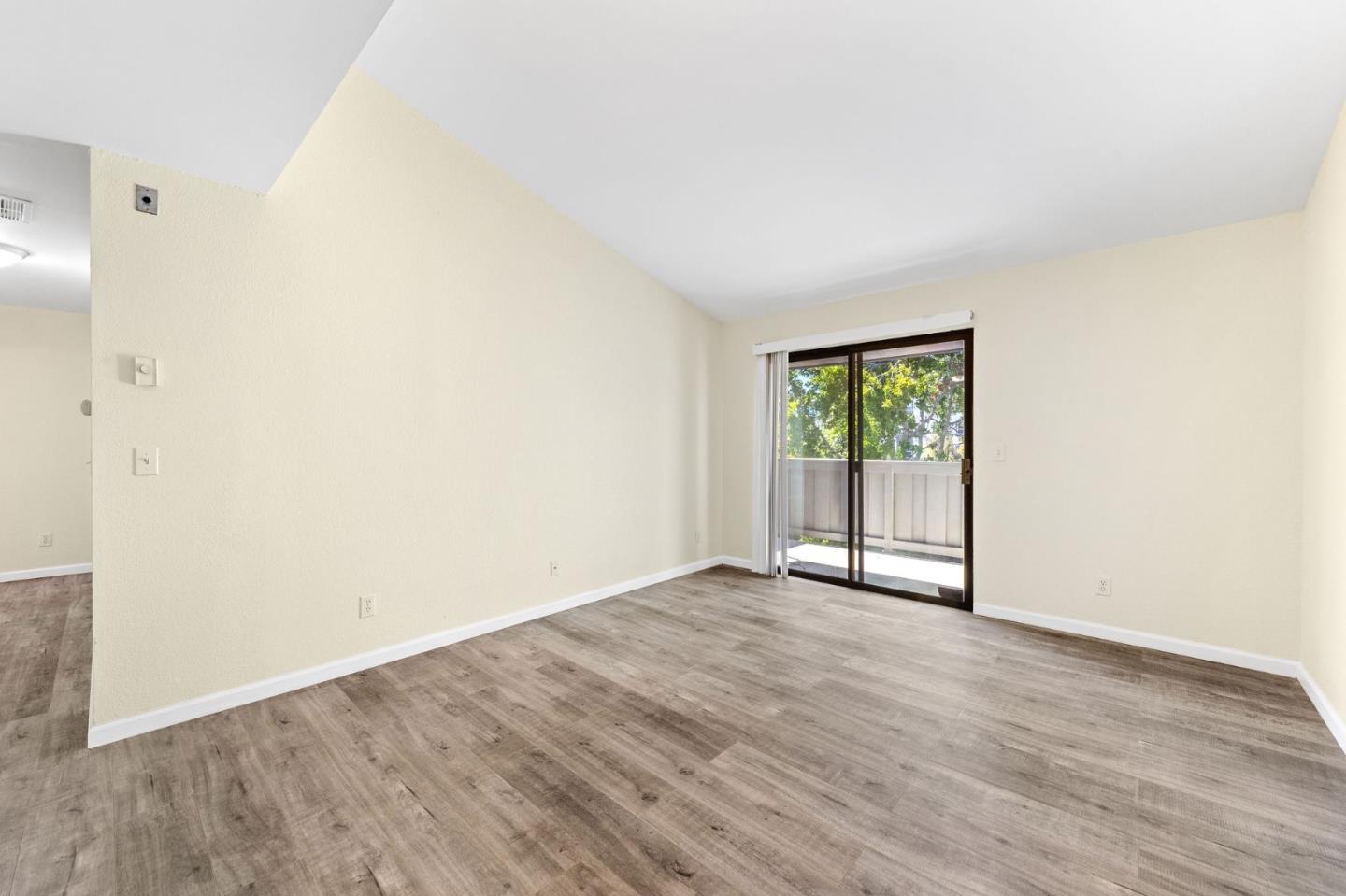 Detail Gallery Image 10 of 37 For 847 Woodside Way #218,  San Mateo,  CA 94401 - 2 Beds | 1 Baths