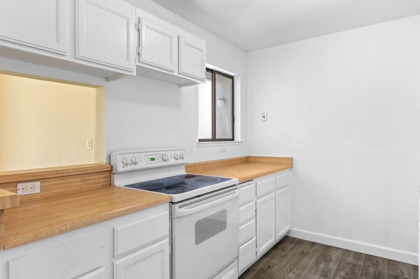Detail Gallery Image 14 of 37 For 847 Woodside Way #218,  San Mateo,  CA 94401 - 2 Beds | 1 Baths