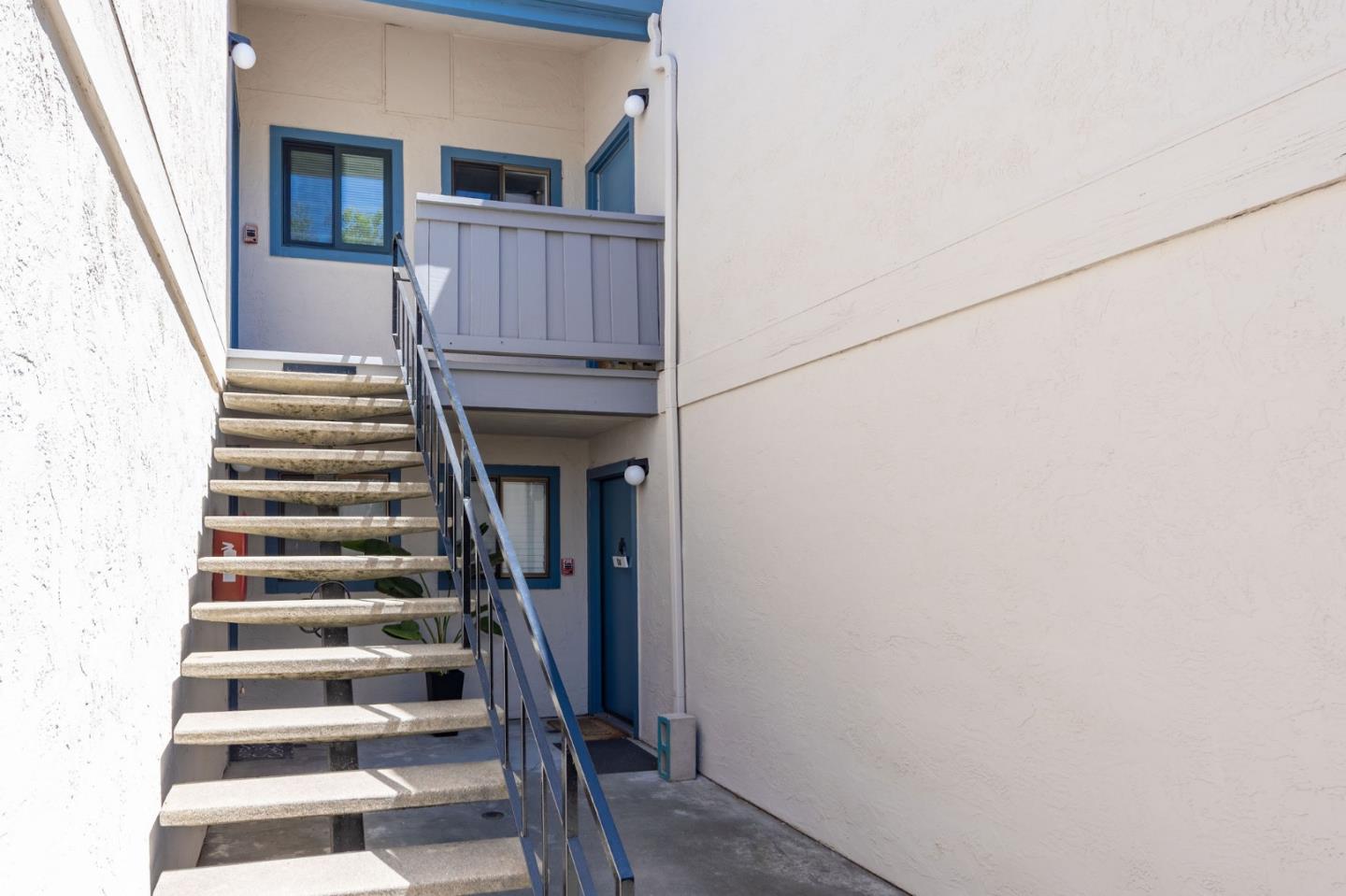 Detail Gallery Image 4 of 37 For 847 Woodside Way #218,  San Mateo,  CA 94401 - 2 Beds | 1 Baths