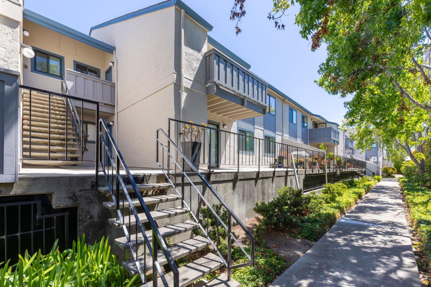 Detail Gallery Image 5 of 37 For 847 Woodside Way #218,  San Mateo,  CA 94401 - 2 Beds | 1 Baths