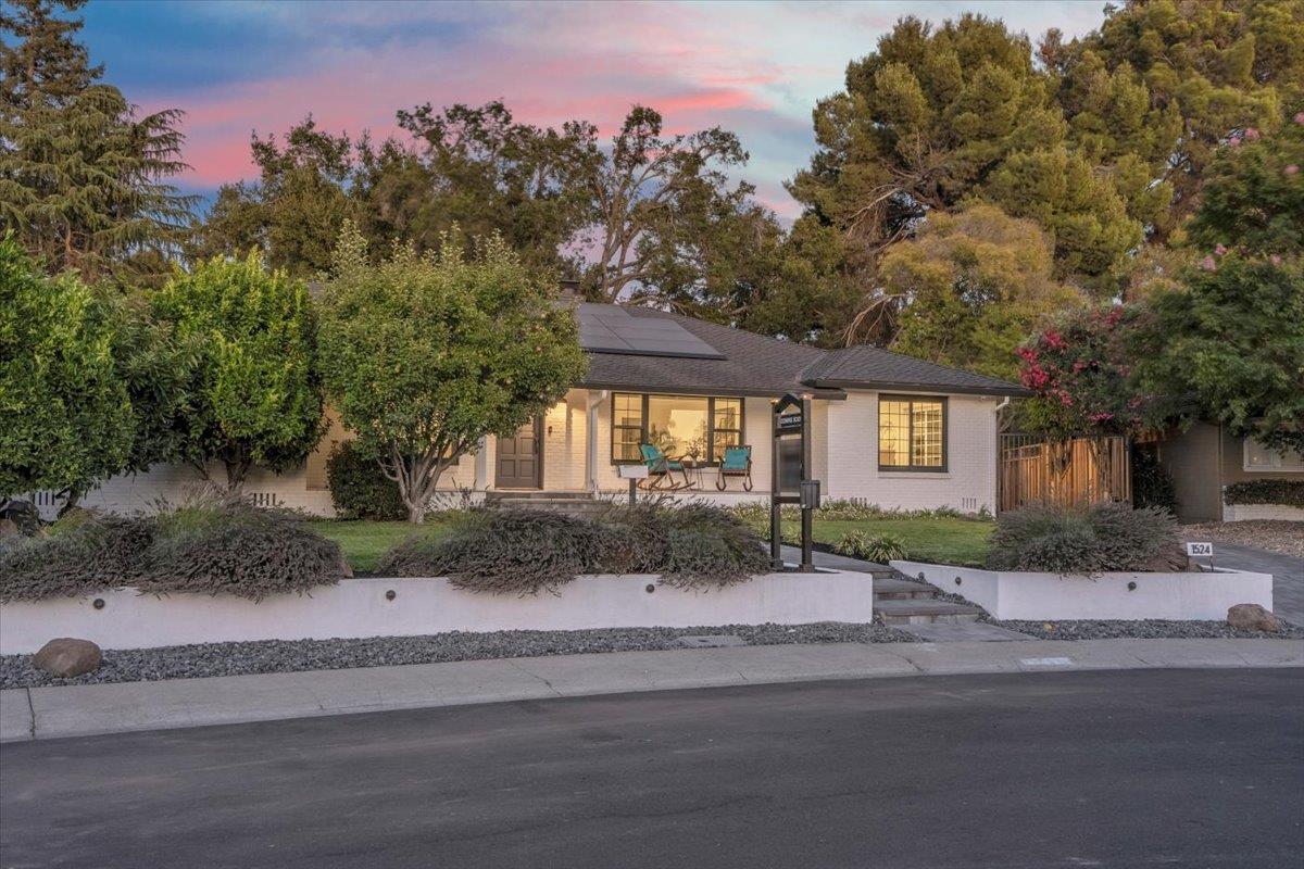 Detail Gallery Image 2 of 52 For 1524 Santa Maria Ave, San Jose,  CA 95125 - 4 Beds | 2/1 Baths