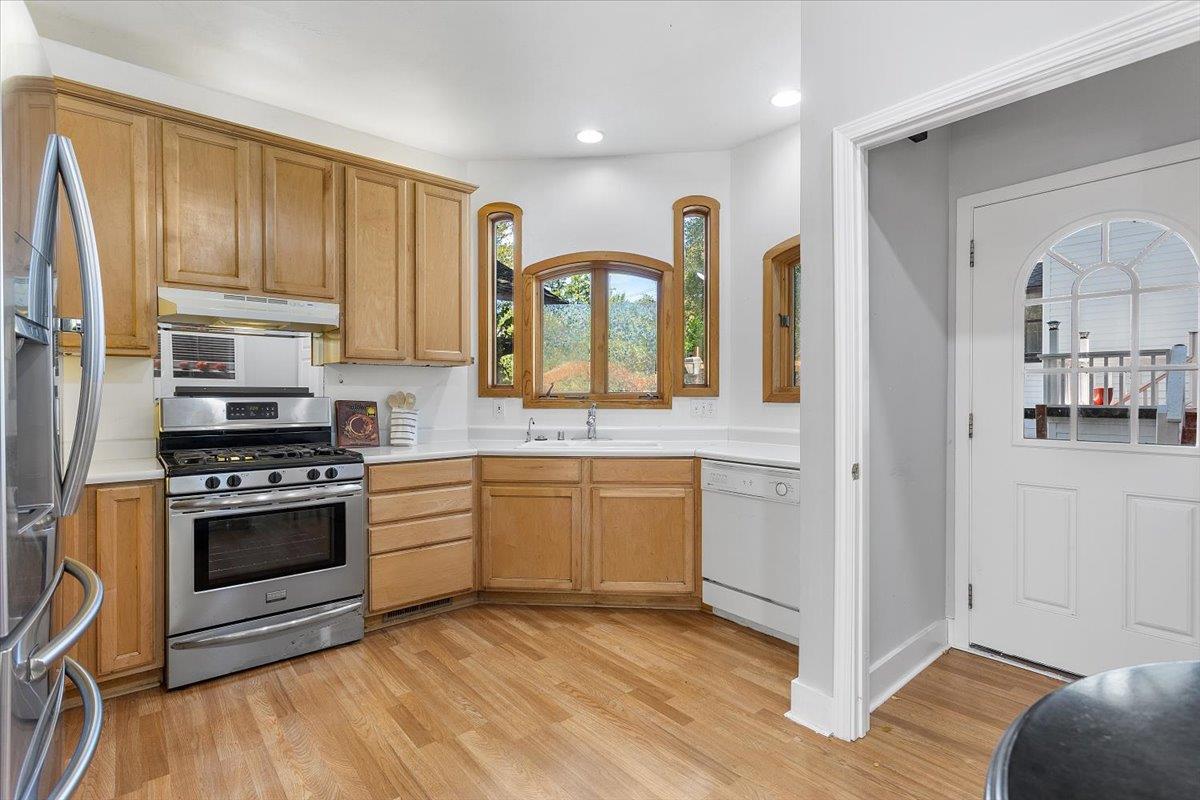 Detail Gallery Image 23 of 46 For 14275 Saratoga Ave, Saratoga,  CA 95070 - 6 Beds | 4 Baths