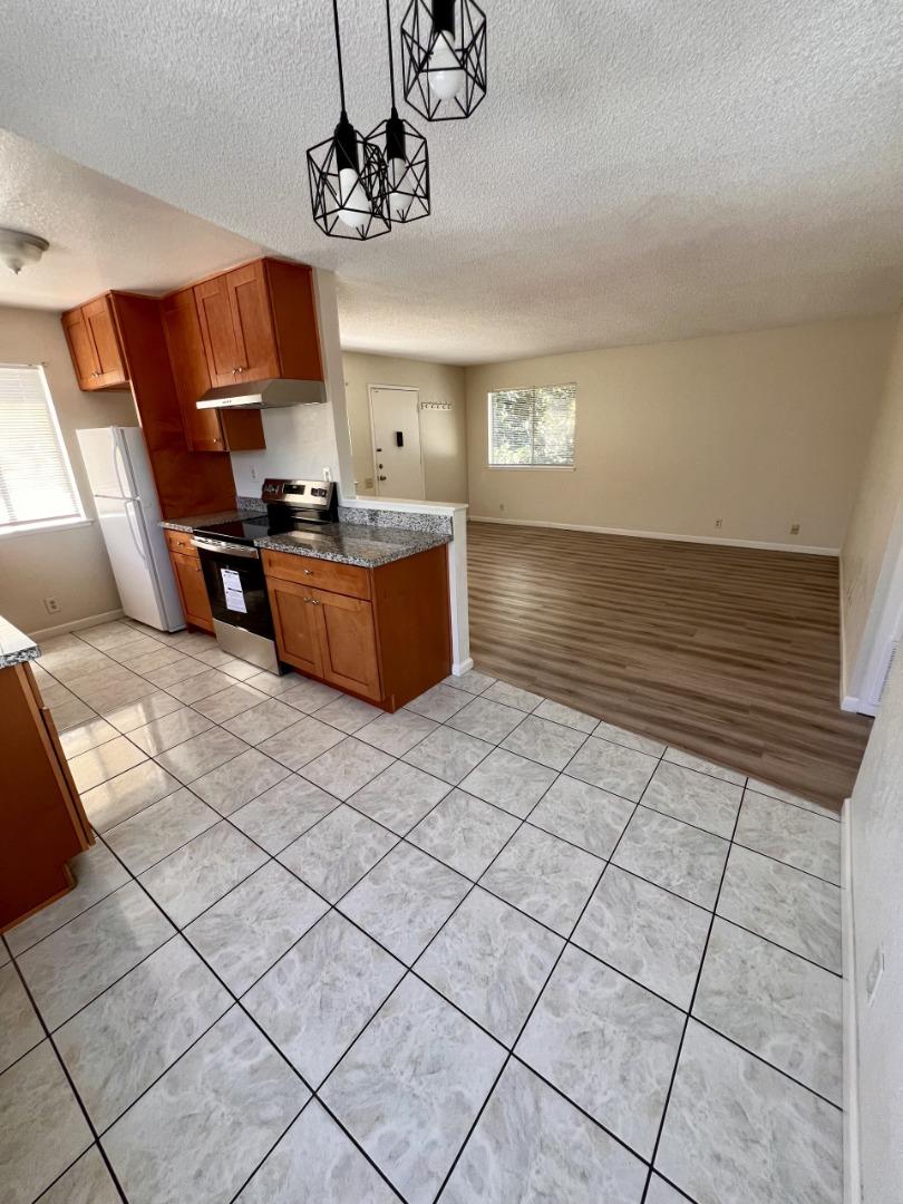 Detail Gallery Image 11 of 27 For 1379 Mcquesten Dr #D,  San Jose,  CA 95122 - 2 Beds | 1 Baths