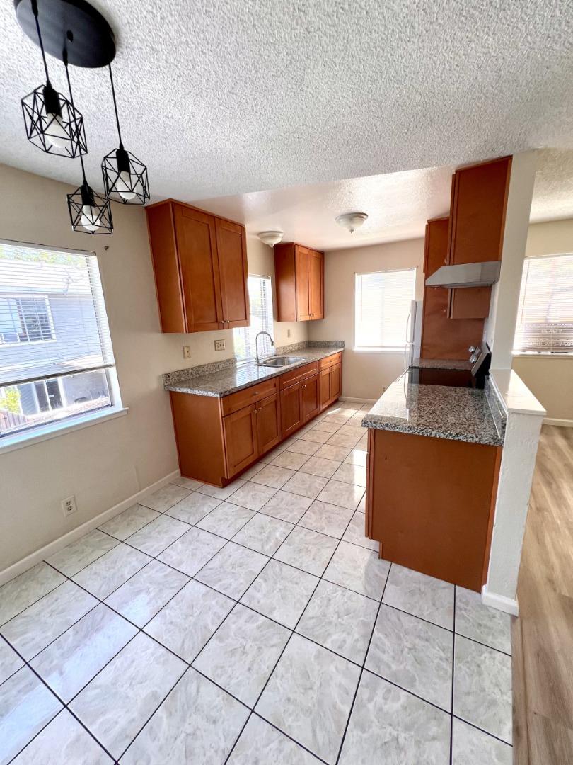 Detail Gallery Image 12 of 27 For 1379 Mcquesten Dr #D,  San Jose,  CA 95122 - 2 Beds | 1 Baths
