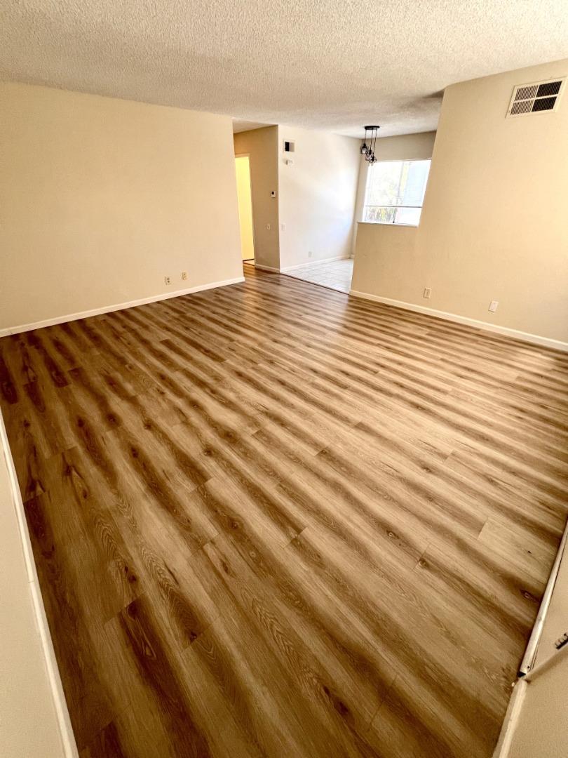 Detail Gallery Image 7 of 27 For 1379 Mcquesten Dr #D,  San Jose,  CA 95122 - 2 Beds | 1 Baths