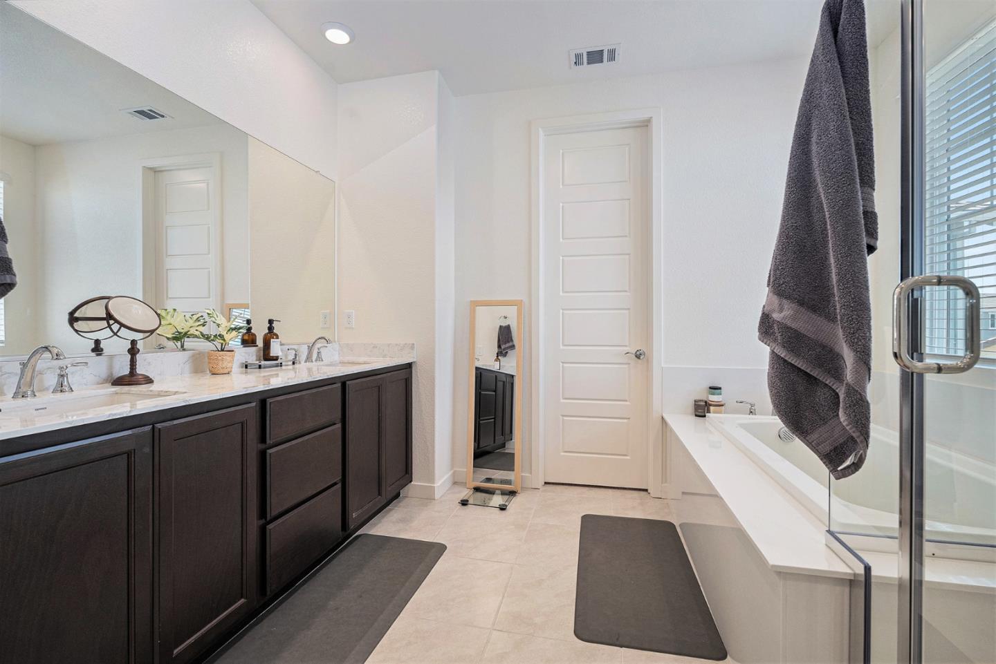 Detail Gallery Image 18 of 38 For 5485 Spring Mountain Ln, Antioch,  CA 94531 - 4 Beds | 3 Baths