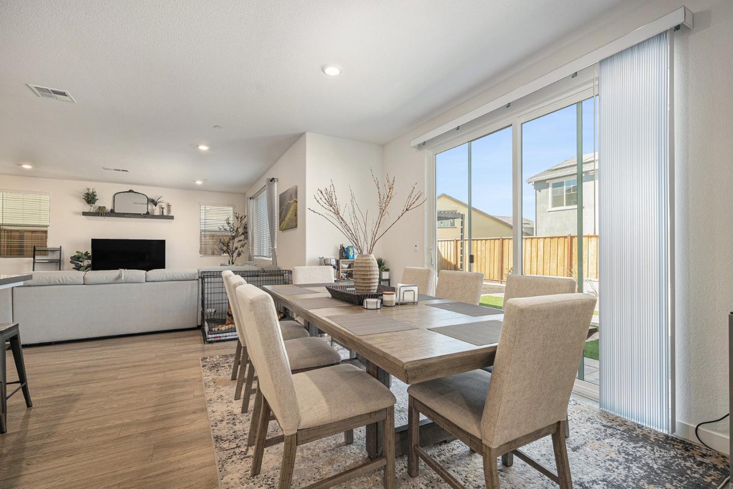 Detail Gallery Image 8 of 38 For 5485 Spring Mountain Ln, Antioch,  CA 94531 - 4 Beds | 3 Baths